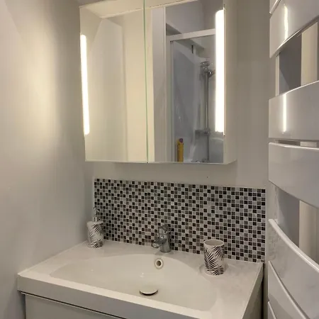 Cozy 4 People - Sheets - Wifi - Downtown Apartment *